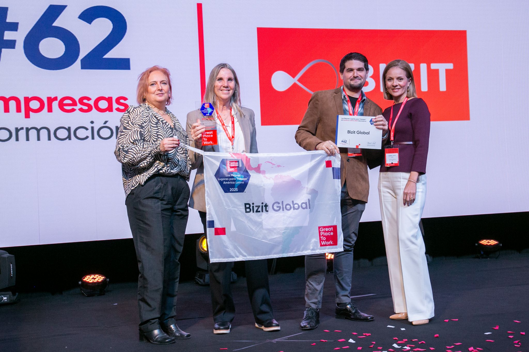 Nicolás Nicolaide recibiendo el premio #62 GPTW América Latina 2025
