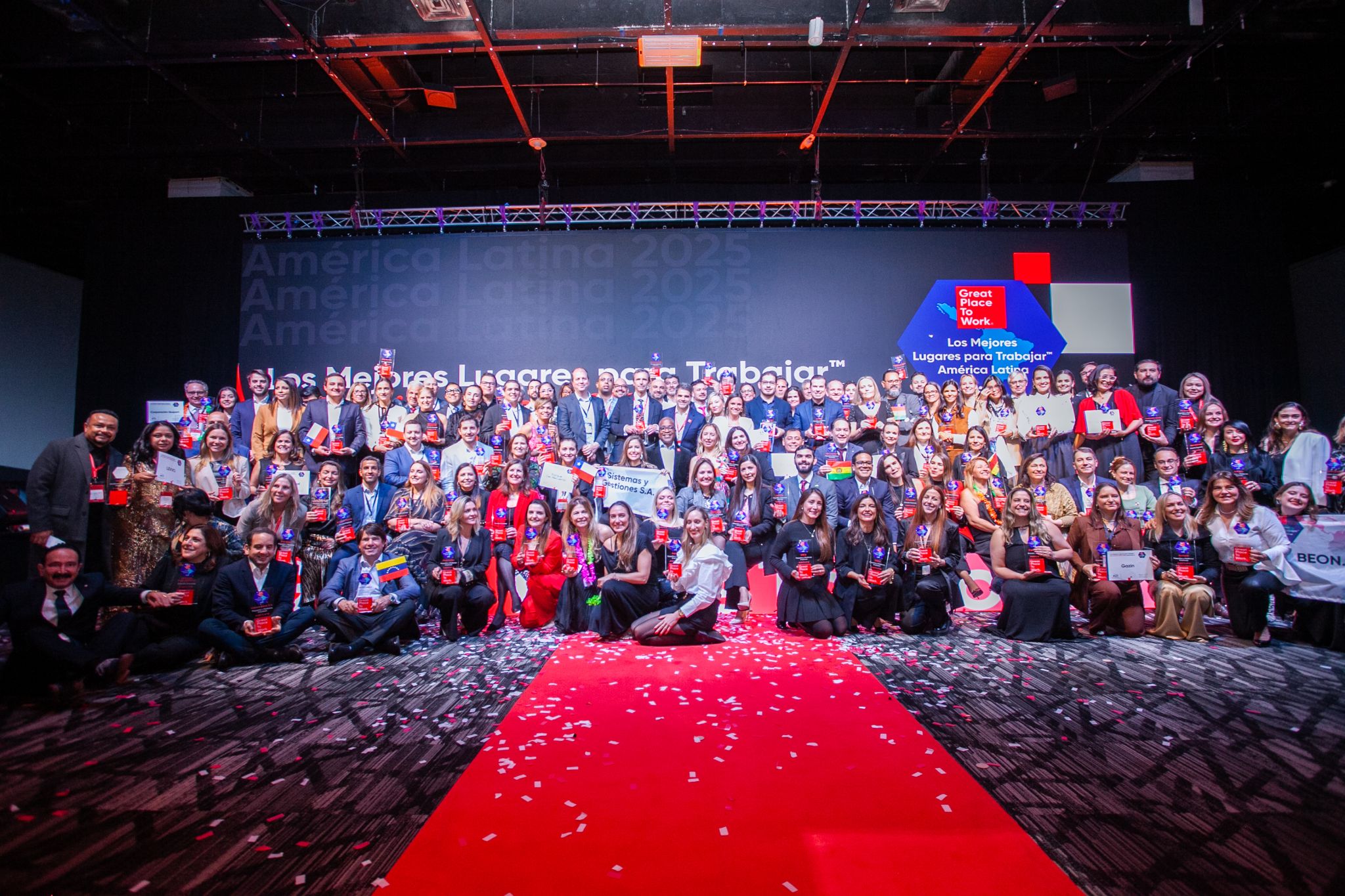 Foto grupal Great Place to Work América Latina 2025